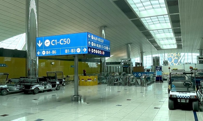 Terminal in Dubai: Kaum ein Mensch war da, wo sich sonst Menschenmengen drängen.