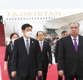 Neuer Dreamliner von Tadschikistan: Schon voll im Einsatz.