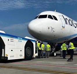 Abfertigung eines Airbus-Jets von Indigo durch Çelebi Aviation: Das Unternehmen musste die Arbeit in Indien einstellen.