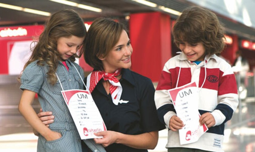 Alleinreisende Kinder am Flughafen: Der Service ist kostenintensiv.