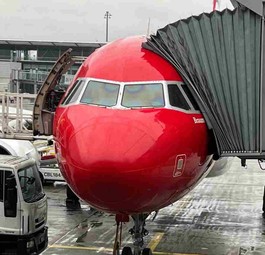 Airbus A320 von Edelweiss am Flughafen Zürich: Ein Mann versteckte sich auf dem Flugzeug-Klo.