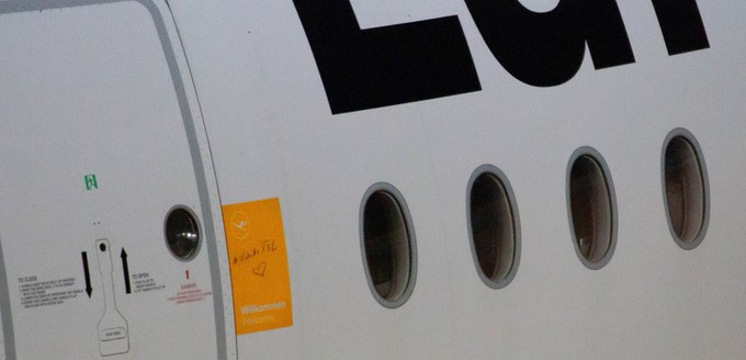 «Danke TXL»: Auf dem Rumpf des Airbus A350 schrieb die Besatzung Abschiedsgrüße.