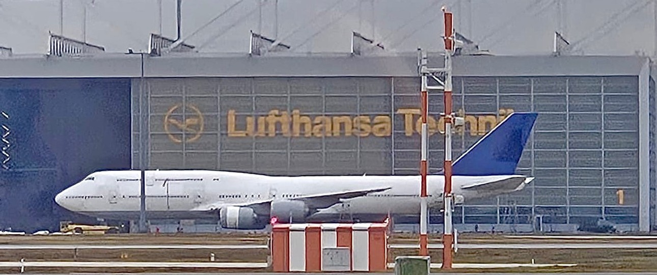 D-ABYD ohne Lufthansa-Lackierung am Frankfurter Flughafen: Das Flugzeug wird bald in die USA fliegen.