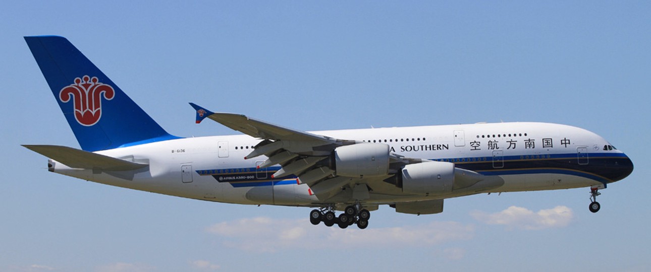 Airbus A380 mit dem Kennzeichen B-6136 von China Southern, hier zu sehen im Jahr 2012: Steht nun mit US-Registrierung am Boden.