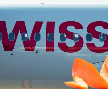Airbus A320 von Swiss und eine Mandarine: Bitte nicht heimlich essen.