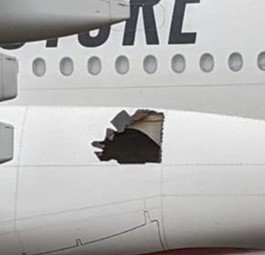 Emirates-A380: Das Loch reicht über etwas mehr als zwei Sitzreihen.