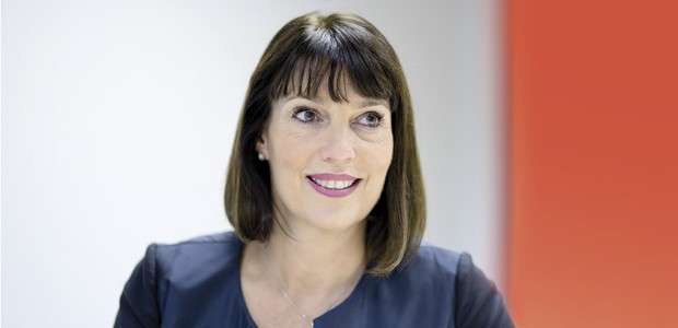 Eine der wenigen Frauen in der Flugbranche: Carolyn McCall ist Chefin des Billigfliegers EasyJet.