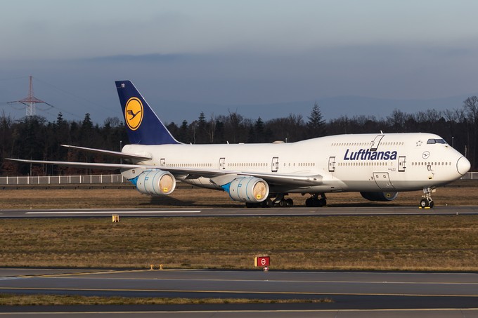 Dieses Mal stehen hier Boeing 747-8 von Lufthansa.