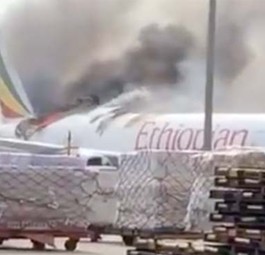 Boeing 777 F gerät in Shanghai in Brand