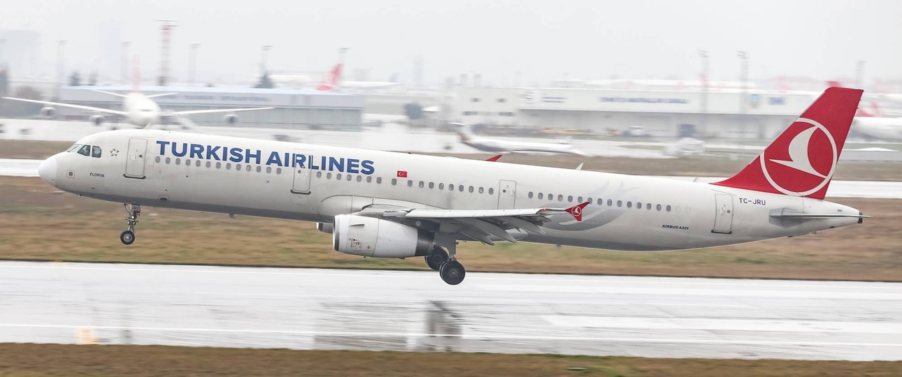 A321-200 von Turkish Airlines: Ein Bodenmitarbeiter wurde im Frachtraum vergessen.