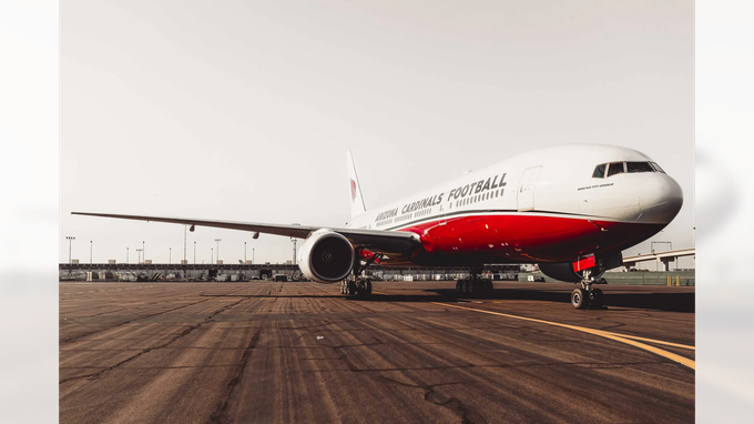 Die Boeing 777-200ER flog das Football-Team bereits nach Detroit.