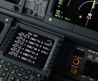 Cockpit einer Boeing 737 mit der Control Display Unit des Flugmanagementsystems: Wurde geklaut.