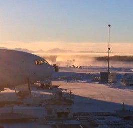 Frachter im Schnee: Besonderer Anblick