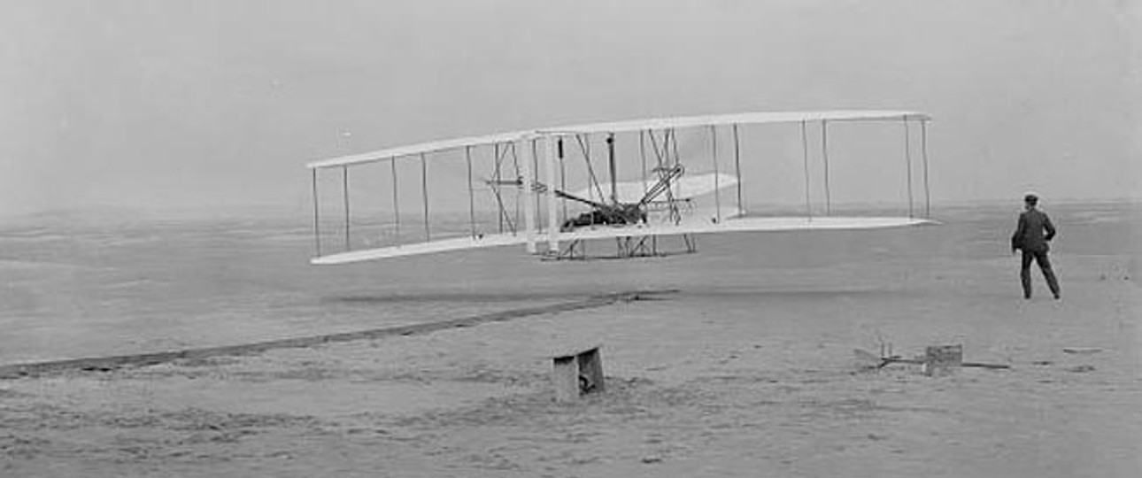 Der große Tag: Am 17. Dezember 1903 flog die Flugmaschine der Gebrüder Wright in Kitty Hawk, North Carolina, das erste Mal.