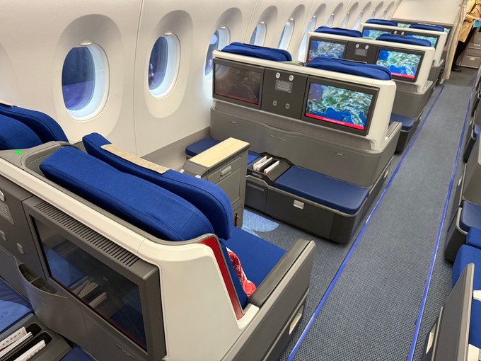 Auch die Business Class wurde übernommen und leicht angepasst. Sie bietet eine ...