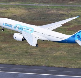 Angetrieben wird der Flieger von Trent-7000-Triebwerken von Rolls-Royce.