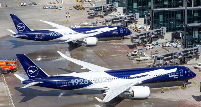 Jubiläumsflieger von Lufthansa: Das Personal ist nicht in Feierlaune. 