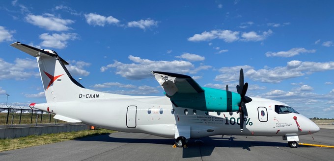 Doch auf der ILA sind auch kleinere zivile Flieger zu sehen wie die Dornier Do-328 von Deutsche Aircraft.