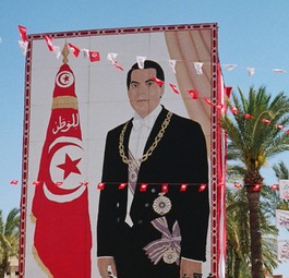 Porträt des gestürzten Diktators Ben Ali: Fiktive Anstellungsverhältnisse.
