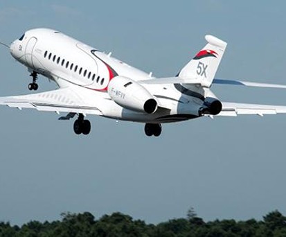 Erstflug der Falcon 5X: Der endgültige Antrieb ist noch nicht bereit.