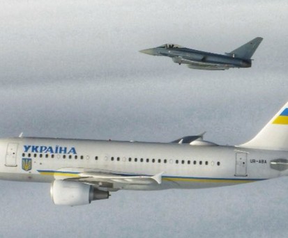 Der ukrainische Regierungsjet UR-ABA: Begleitet von der deutschen Luftwaffe.
