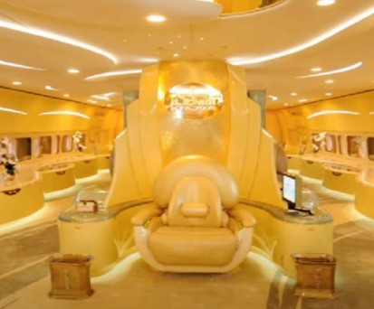Das Herzstück der Boeing 747-400 ist ein goldener Thron: Die Maschine soll rund 450 Millionen Dollar gekostet haben.