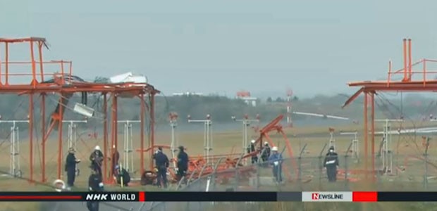 Beschädigte Antenne: Der A320 streifte sie mit seinen Rädern.