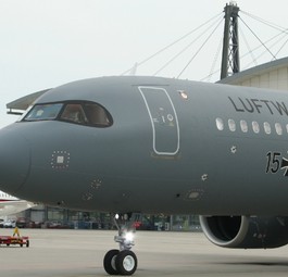 Airbus A321 LR mit dem taktischen Kennzeichen 15+11: Wurde am 17. August 2022 ausgeliefert. Im Juni hatte ...