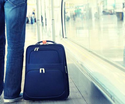 Reisende: Ist das Handgepäck schon verstaut, geht das Einsteigen schneller.