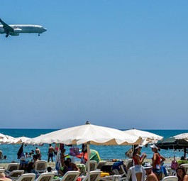 Landung am Flughafen Larnaca: Bald will hier Cobalt Air starten und landen.