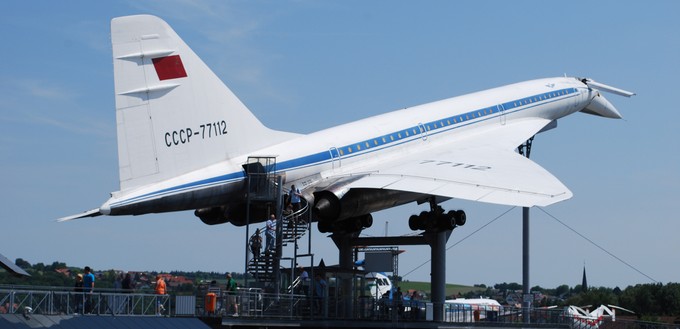 Tupolev Tu-144: Vom russischen Concorde-Gegenstück wurden sogar nur 16 Stück produziert. Im Unterschied zum A380 waren die beiden Überschalljets Pioniere einer für die Passagierluftfahrt ganz neuen Technologie.