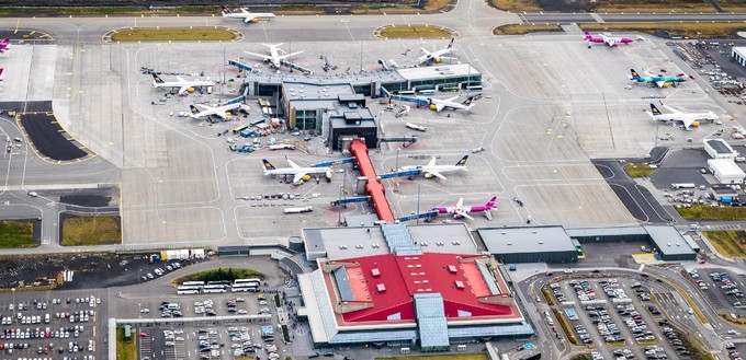 Ebenfalls mit dabei: Islands größter Flughafen Keflavik, ...