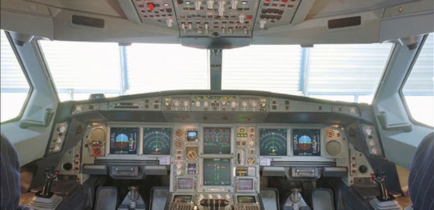 Cockpit eines A340: Dämpfe können Arbeitsfähigkeit beeinträchtigen.