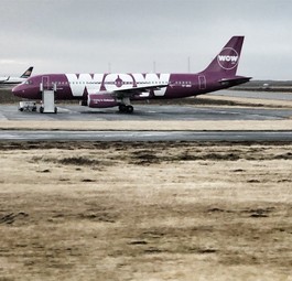 Flieger von Wow Air in Keflavik: Neuer starker Partner.