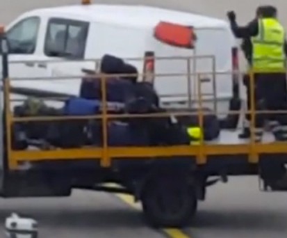 Ärger für Gepäckarbeiter nach miesem Umgang mit Koffern