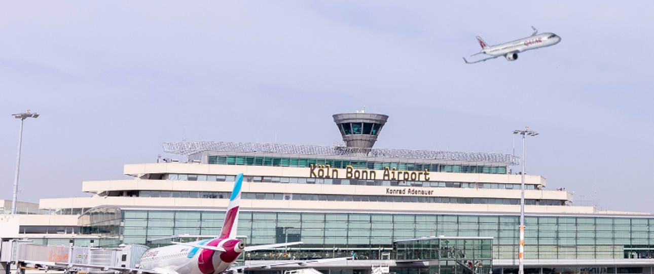 Airbus A321 Neo von Qatar Airways über dem Flughafen Köln/Bonn: Könnte einst so aussehen.