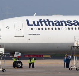 D-AIHY: Der Airbus A340-600 von Lufthansa steht jetzt in Düsseldrof - wie die drei anderen Exemplare auch.