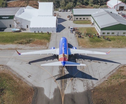 Eine Boeing 737-700 von Southwest: Das Flugzeug wird zum Large Air Tanker (LAT) umgebaut.