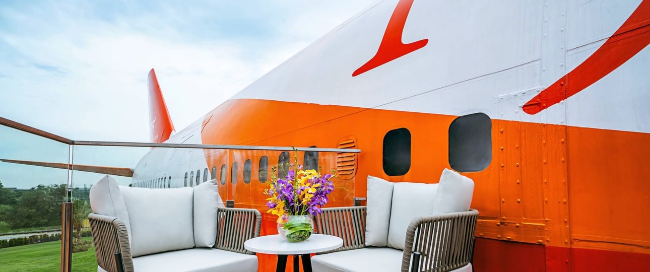 Terrasse mit schönem Ausblick: 18 Zimmer und Suiten befinden sich in den zwei Boeing 747.