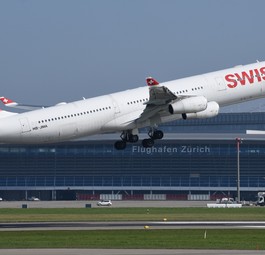 Swiss-Flieger am Flughafen Zürich: Die Airline arbeitet mit dem Flughafen für mehr Pünktlichkeit zusammen.