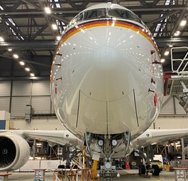 ... die Lufthansa-Tochter die Maschine mehr als anderthalb Jahre ausgerüstet hatte.