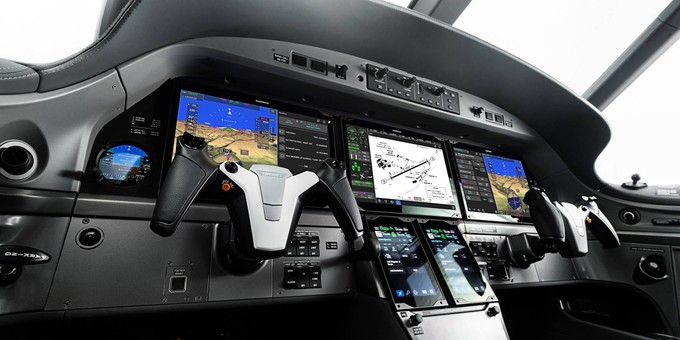 Fünf große Touch Displays bieten eine gute Übersicht.