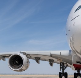 Airbus A380, hier von Emirates: zwei Triebwerke pro Flügel.