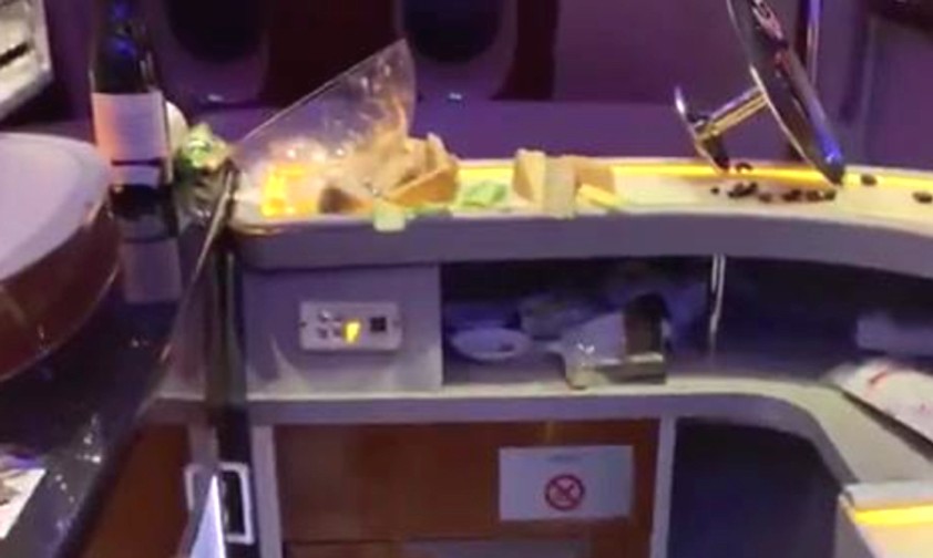Die Bar im Airbus A380 von Emirates: Bild der Verwüstung.