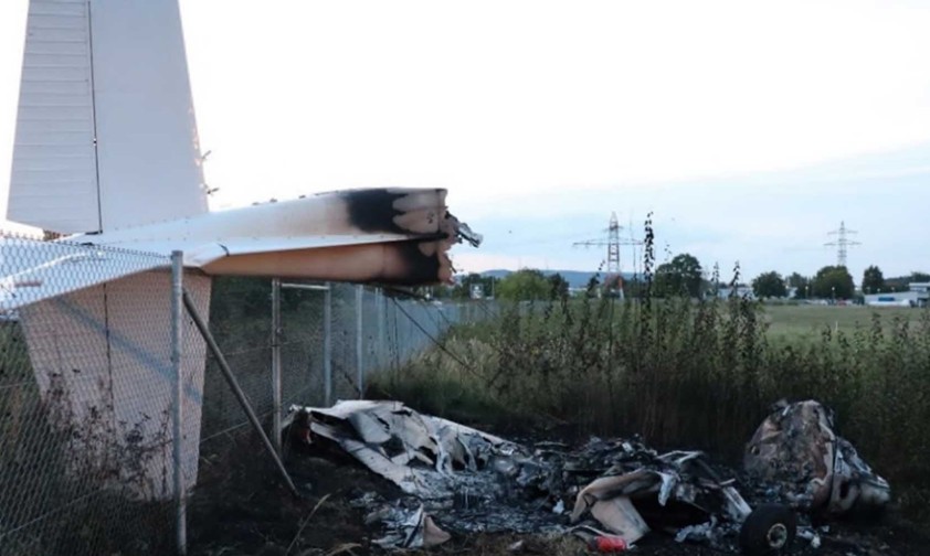 Das Wrack der Cessna 182: Der Pilot startete in die falsche Richtung.