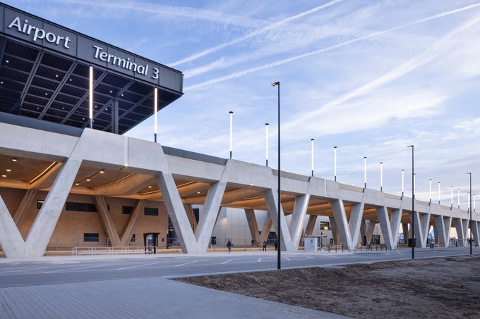 Es gibt die Möglichkeit, das Terminal noch zu erweitern - ohne, dass man durch Baustellen laufen muss, versichert Architekt Mäckler.