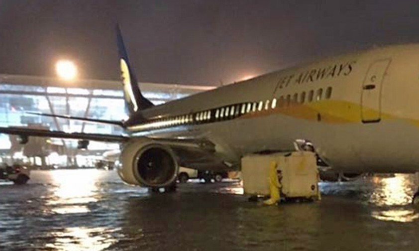 Flughafen Chennai steht unter Wasser