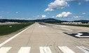 Runway at the airport in Zurich: Those who fly in the future will have to pay a ticket levy.