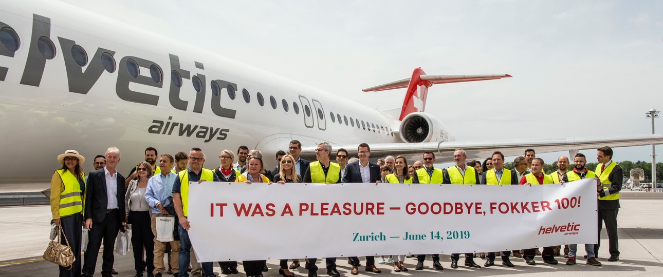 Das Team von Helvetic Airways sagt Adieu.