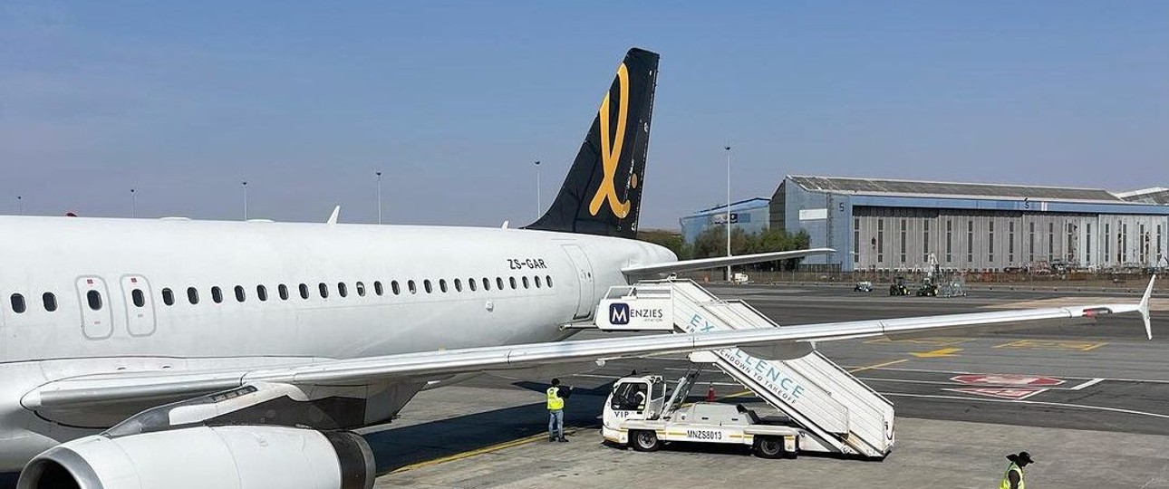 Der  aktuell älteste noch fliegenden Airbus A320: Das Flugzeug mit der Kennung ZS-GAR trögt die Lackierung von Lift.
